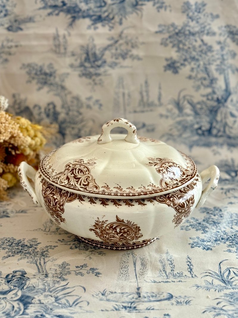 Elegant French antique porcelain soupière / tureen - Other - Porcelain 