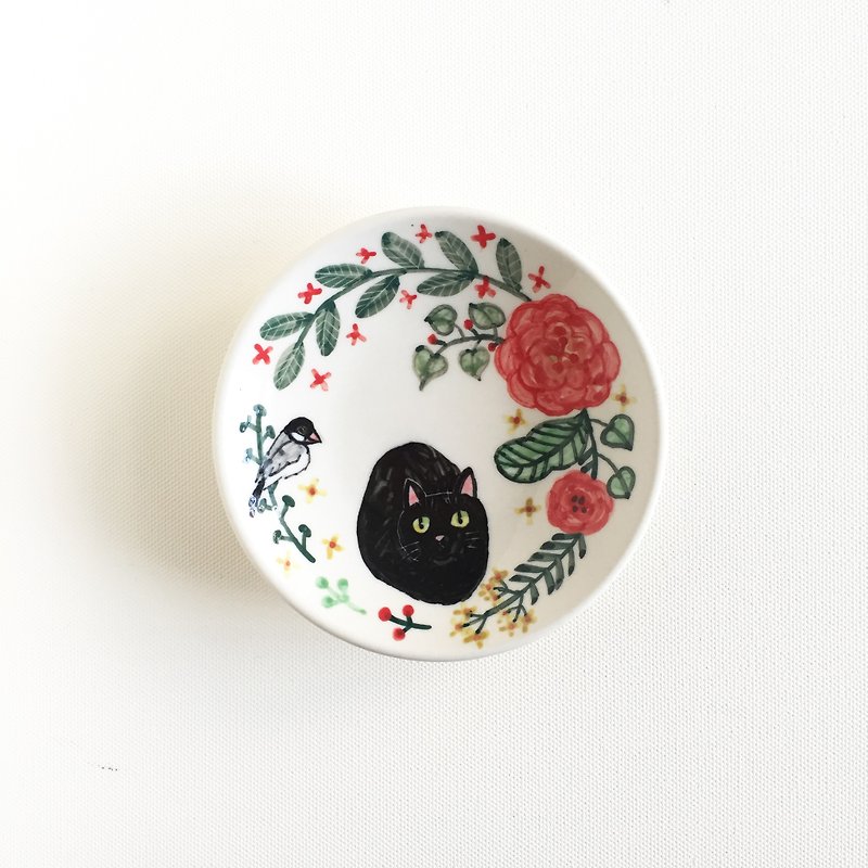 Hand-painted Small Porcelain Plate-Manbird and Black Cat - จานเล็ก - เครื่องลายคราม สีดำ