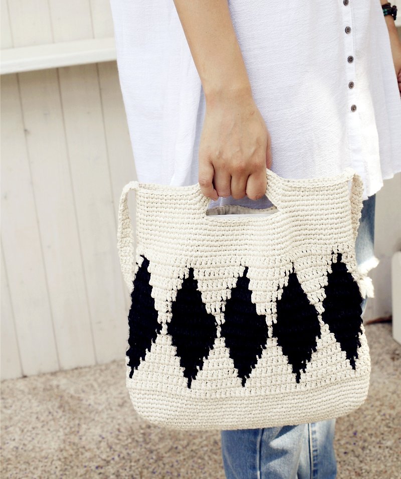 [] Good day for hand woven cotton lozenge portable shoulder bag - กระเป๋าถือ - วัสดุอื่นๆ ขาว