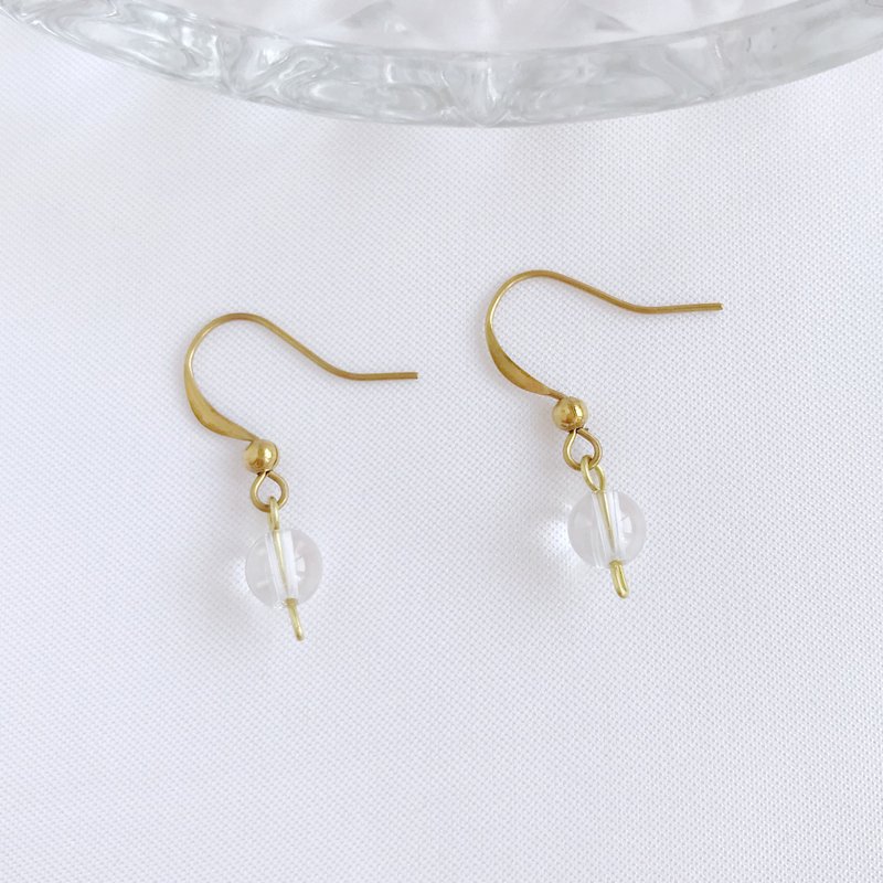 古典串珠。白水晶 黃銅耳環 手作 垂墜耳環 耳勾 優雅氣質 簡單 - 耳環/耳夾/耳骨夾 - 水晶 透明