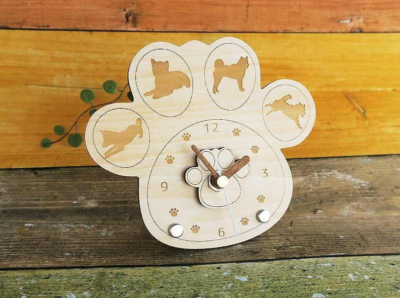 柴犬の肉球時計 クリスマスギフト - 時鐘/鬧鐘 - 木頭 咖啡色