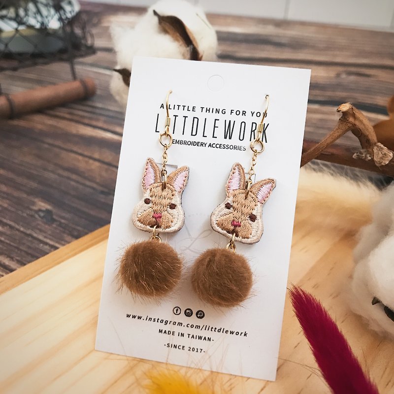 Littdlework embroidered earrings ear clip ear stud ear hook | rabbit fur ball - ต่างหู - เงินแท้ สีเขียว