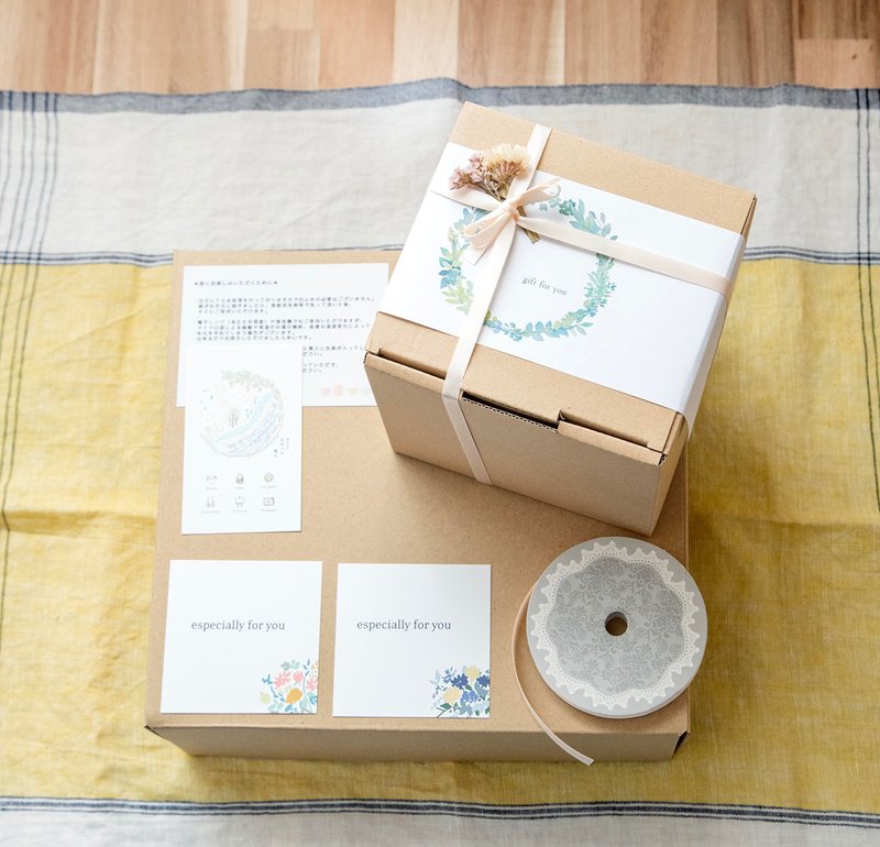 ギフトボックスラッピング - 禮物盒/包裝盒 - 紙 卡其色