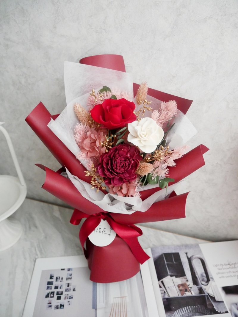 Small and medium-sized permanent rose bouquet [cherry red] confession/proposal/birthday/anniversary - ช่อดอกไม้แห้ง - พืช/ดอกไม้ สีแดง