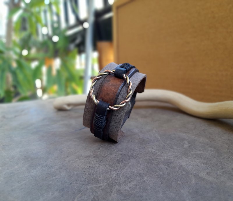 Twisted Metal Leather Cuff - Mixed Brass & Copper Statement - 手鍊/手環 - 真皮 咖啡色