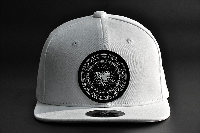 Hexagon magic symbols/白色棒球帽 - หมวก - ผ้าฝ้าย/ผ้าลินิน 