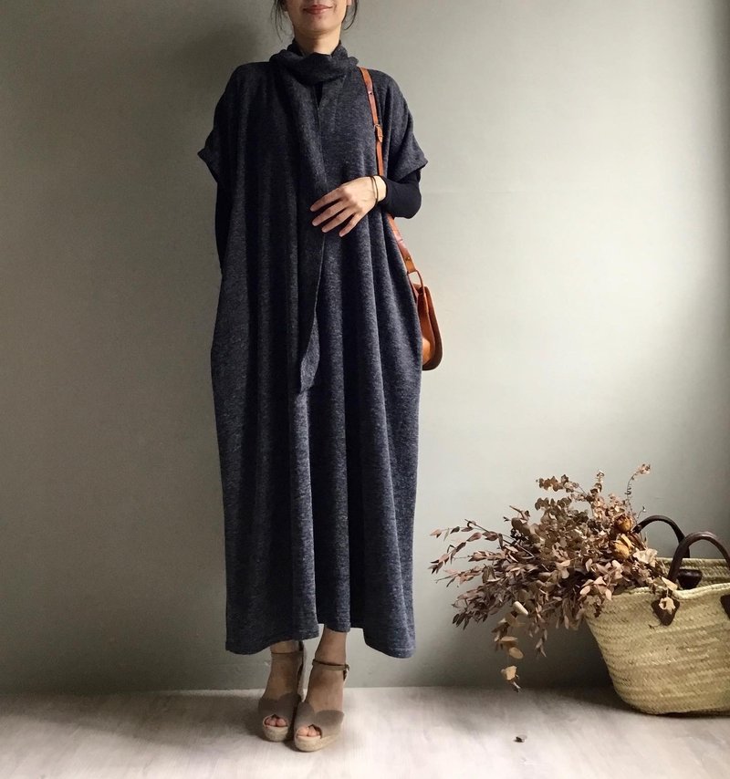 Free line/wild dove gray scarf collar soft material blouse long dress - ชุดเดรส - ขนแกะ 