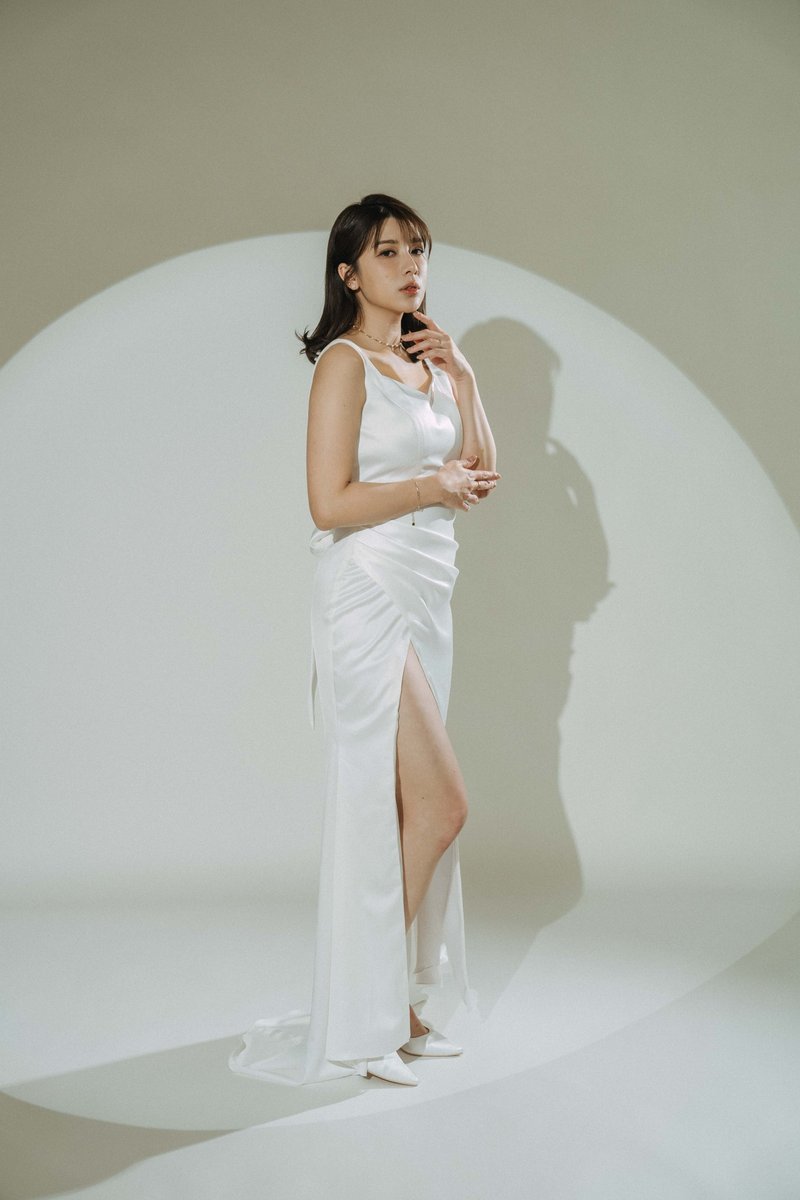 WhiteLits Hong Kong self-designed light wedding dress and light evening wear - ชุดเดรส - ผ้าไหม ขาว