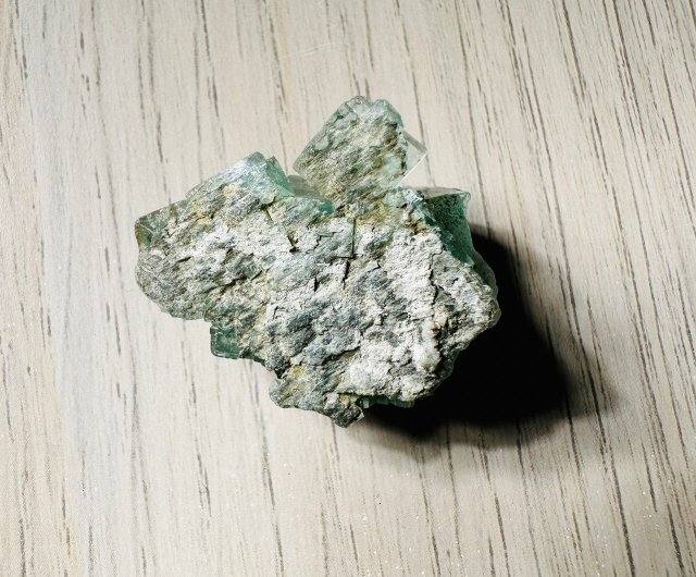 Xianghualing石95 号含有ヒノキベース原石鉱石水晶鉱石標準水晶 Xianghualing石95 号含有ヒノキベース原石鉱石水晶鉱石標準水晶