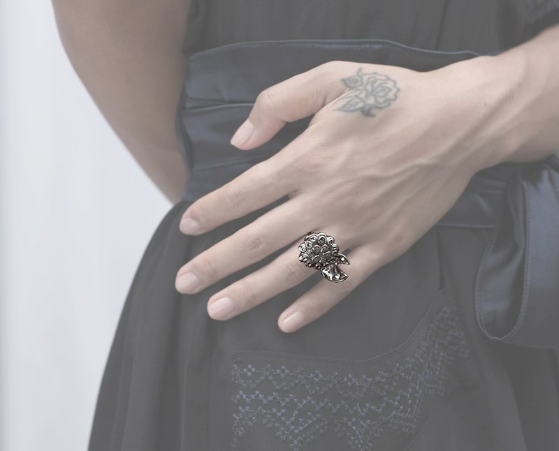 Lotus Flower Engagement Ring, Monet Floral Jewelry, Black Ring for her - แหวนทั่วไป - เพชร สีดำ