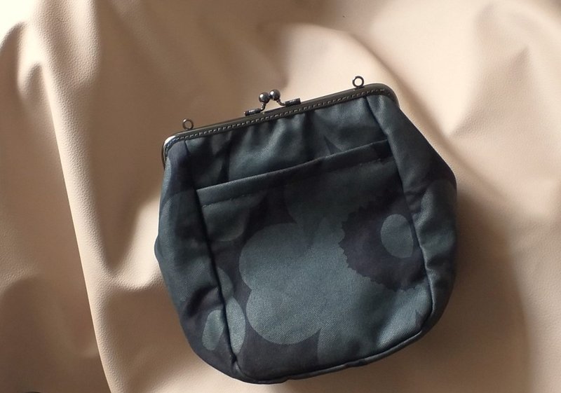 Obsidian Stone- Marimekko fabric/ Kiss lock bag/ Carry-on multi-pocket side backpack - กระเป๋าแมสเซนเจอร์ - ผ้าฝ้าย/ผ้าลินิน สีดำ