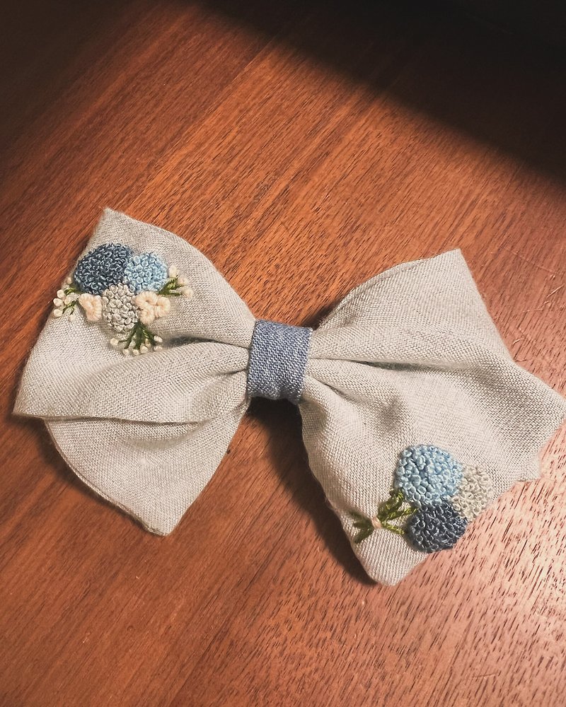 Embroidered hair accessories - 髮夾/髮飾 - 其他人造纖維 藍色