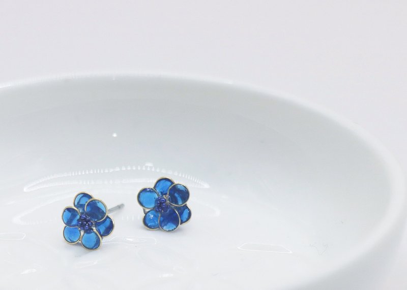 Small round flower - resin earrings no.1 - ต่างหู - เรซิน สีน้ำเงิน