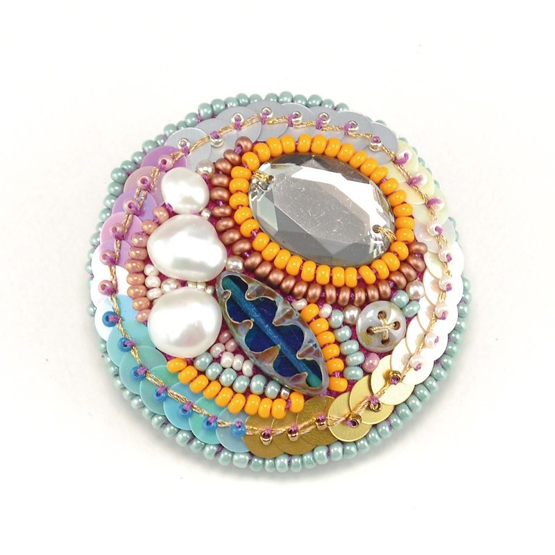A foreign brooch 7 - Brooches - Plastic Multicolor