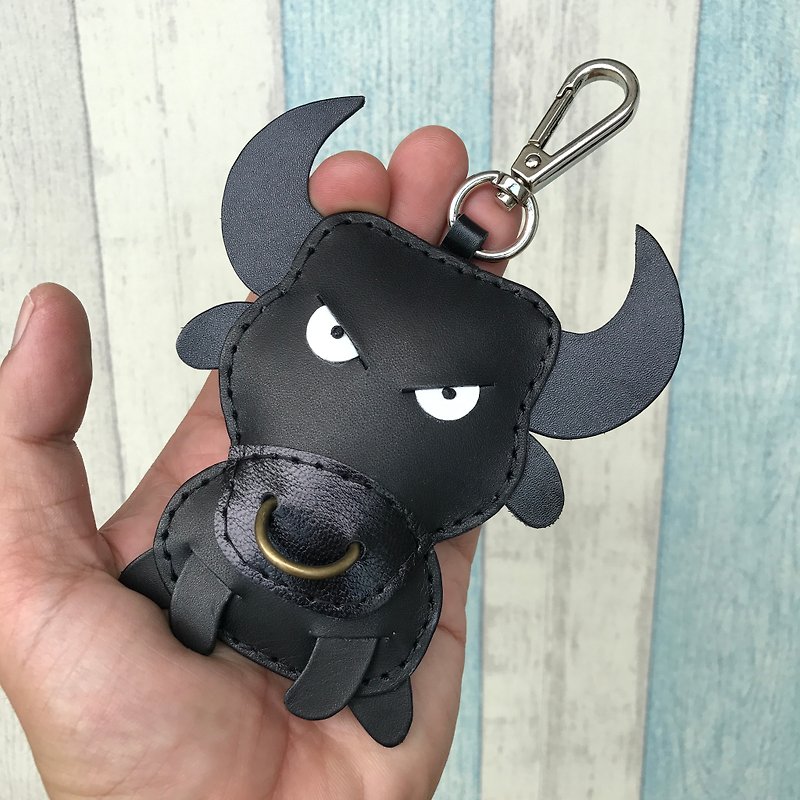 Healing small objects, handmade leather, black cute bullfighting, hand-stitched keychain, large size - พวงกุญแจ - หนังแท้ สีดำ