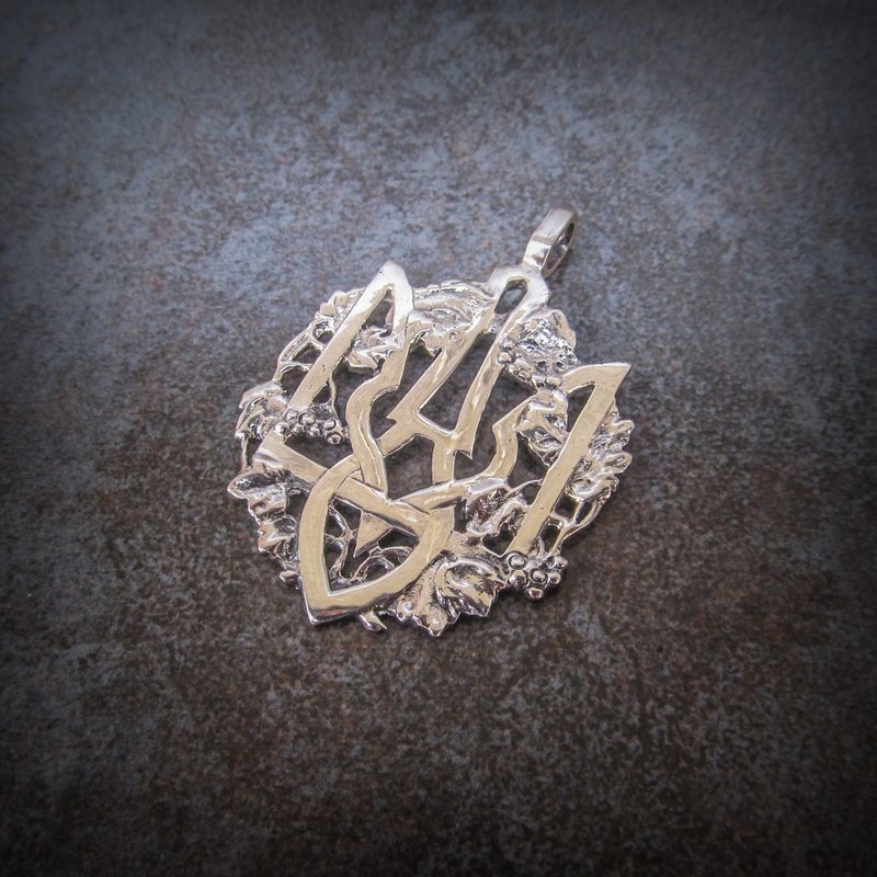 Trident in viburnum silver necklace pendant,ukrainian emblem tryzub,ukrainian - 吊飾/掛飾 - 純銀 銀色