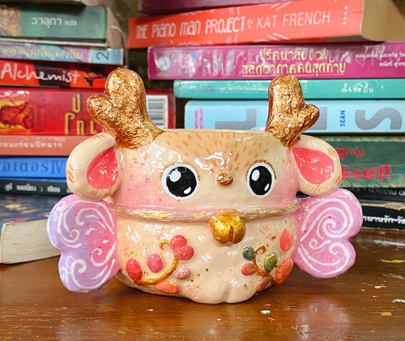 Handmade Angel Deer Planter - handcrafted deer pottery with drainage hole - 花瓶/花器 - 陶 咖啡色