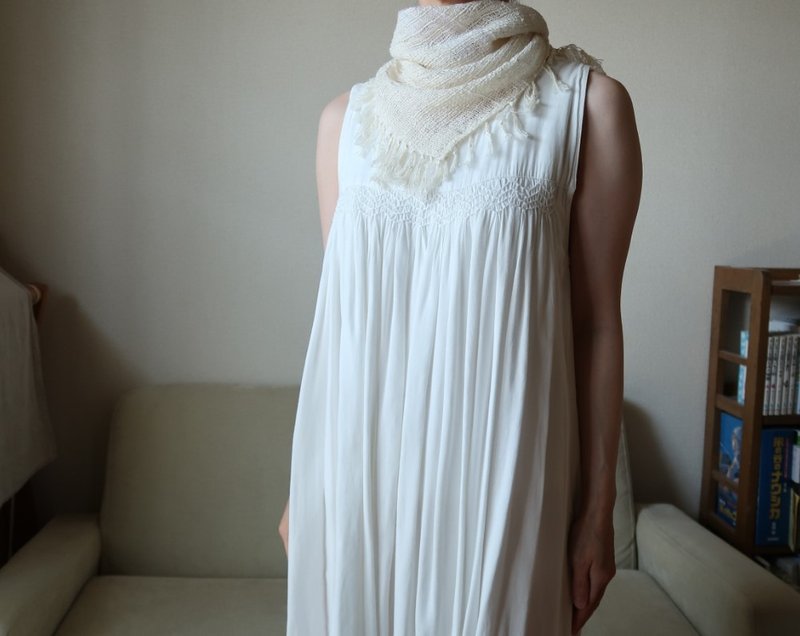 リネンコットンストール　White×White　Shawl (S) 44　入學   畢業　母親節　禮物　生日禮物 - 絲巾 - 棉．麻 白色