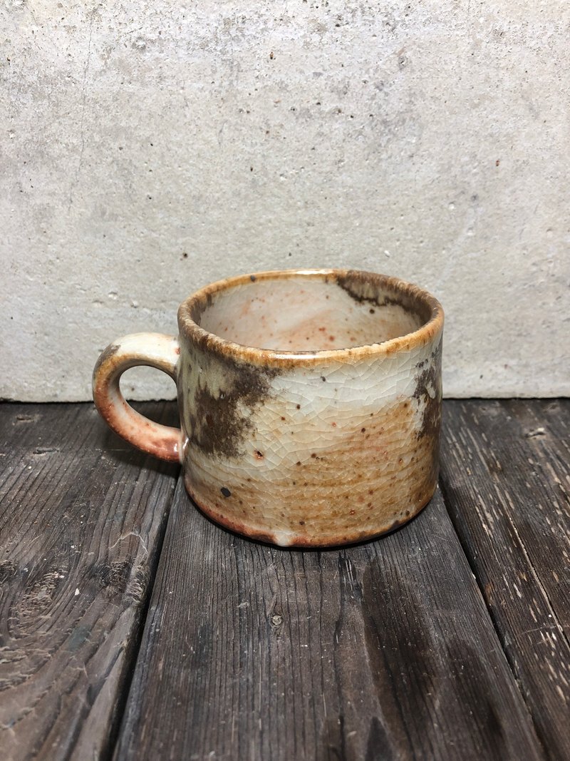 手作陶杯-瓦斯燒日本志野吸碳落灰咖啡杯 - 花瓶/花器 - 陶 灰色