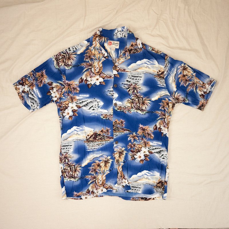 HILO HATTIE blue and yellow smudged floral Hawaiian floral shirt wooden buckle vintage - Men's Shirts - Cotton & Hemp Blue