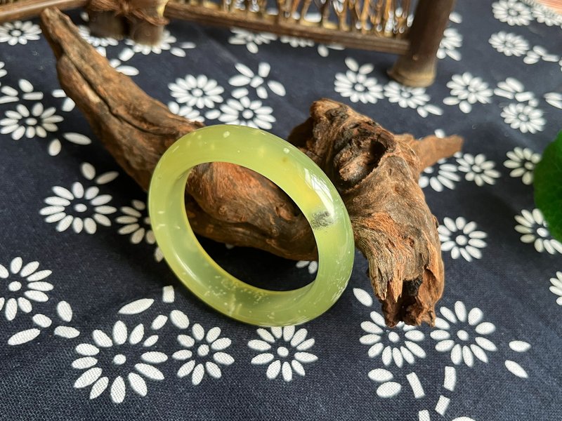 【一物一圖】天然遼寧岫玉手鐲 手鐲圈口52mm 蜂蜜水 正圈 - 手鍊/手環 - 玉石 黃色