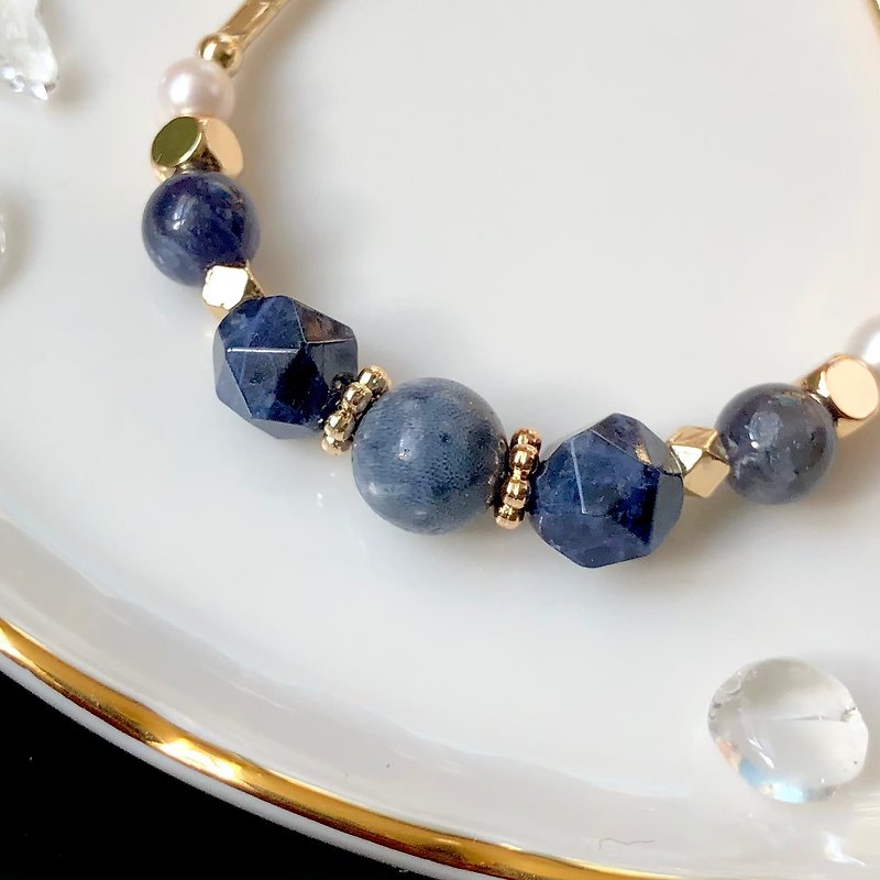 Starry Night - Blue coral/Blue sandstone/Iolite/Pearl/14k gold/Crystal bracelet - สร้อยข้อมือ - คริสตัล สีน้ำเงิน