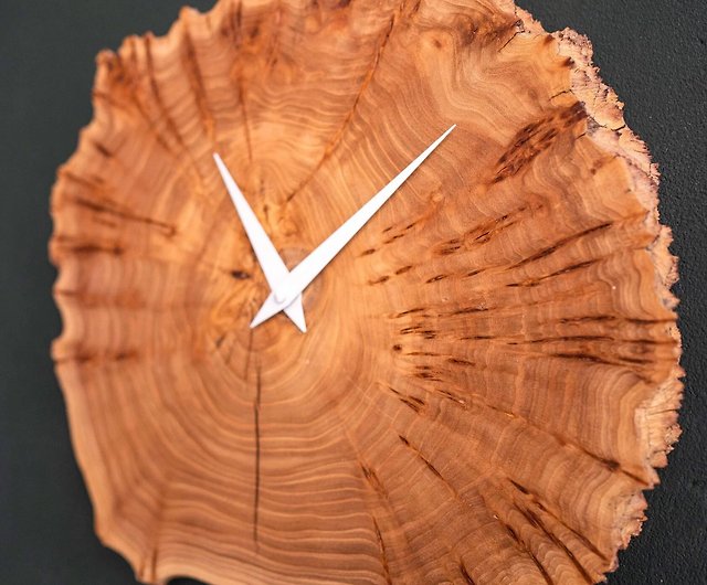 木製壁掛け時計 / ミニマルな彫刻時計 / ナチュラルな壁装飾 - ショップ Perfecto Handmade 時計 - Pinkoi