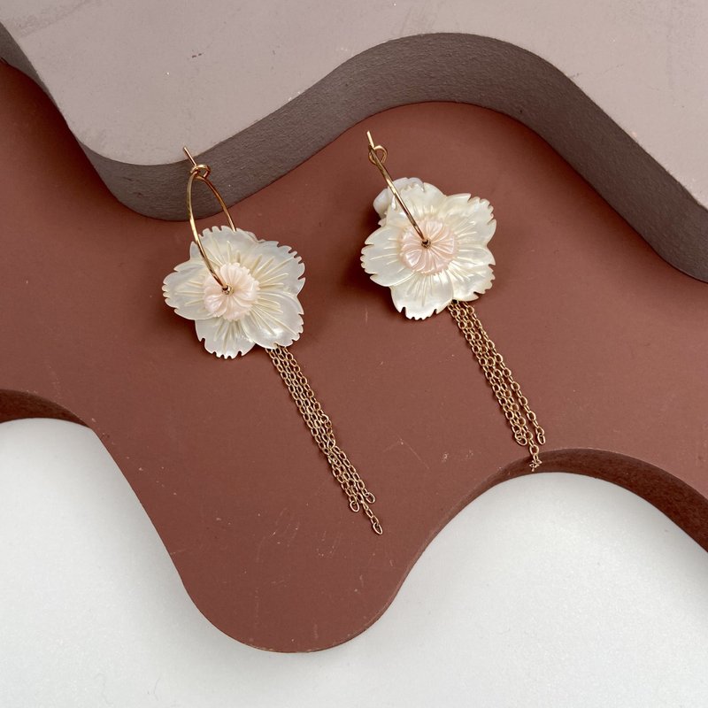 【母親節禮盒】COLE COOL兩用純銀貝殼櫻花耳環耳夾 - 耳環/耳夾/耳骨夾 - 貝殼 粉紅色