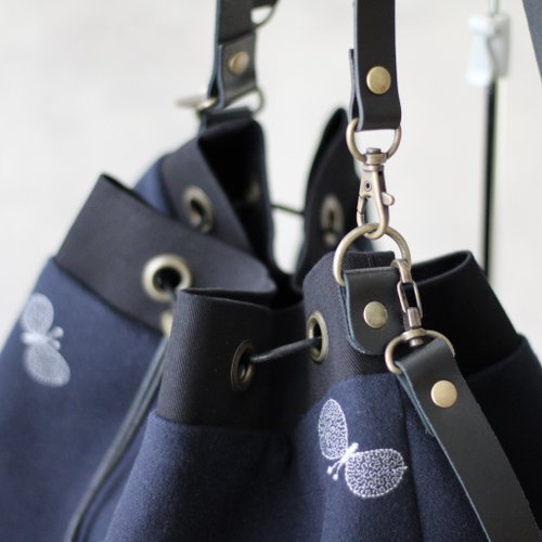 mina perhonen ドローストリングバッグ choucho navy バッグ 斜背包