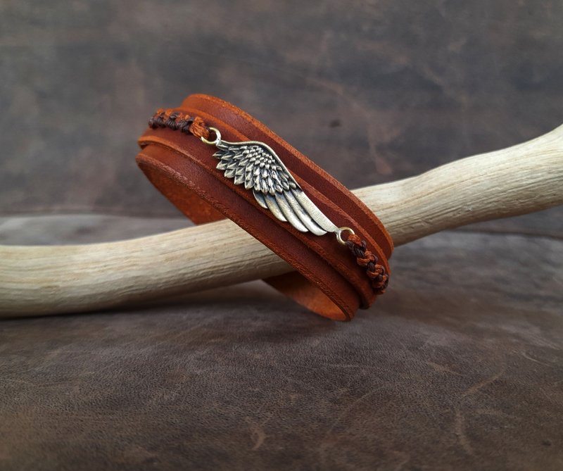 Wing Whisper Leather Cuff  Bracelet - Handmade Brass Pendant - 手鍊/手環 - 真皮 咖啡色