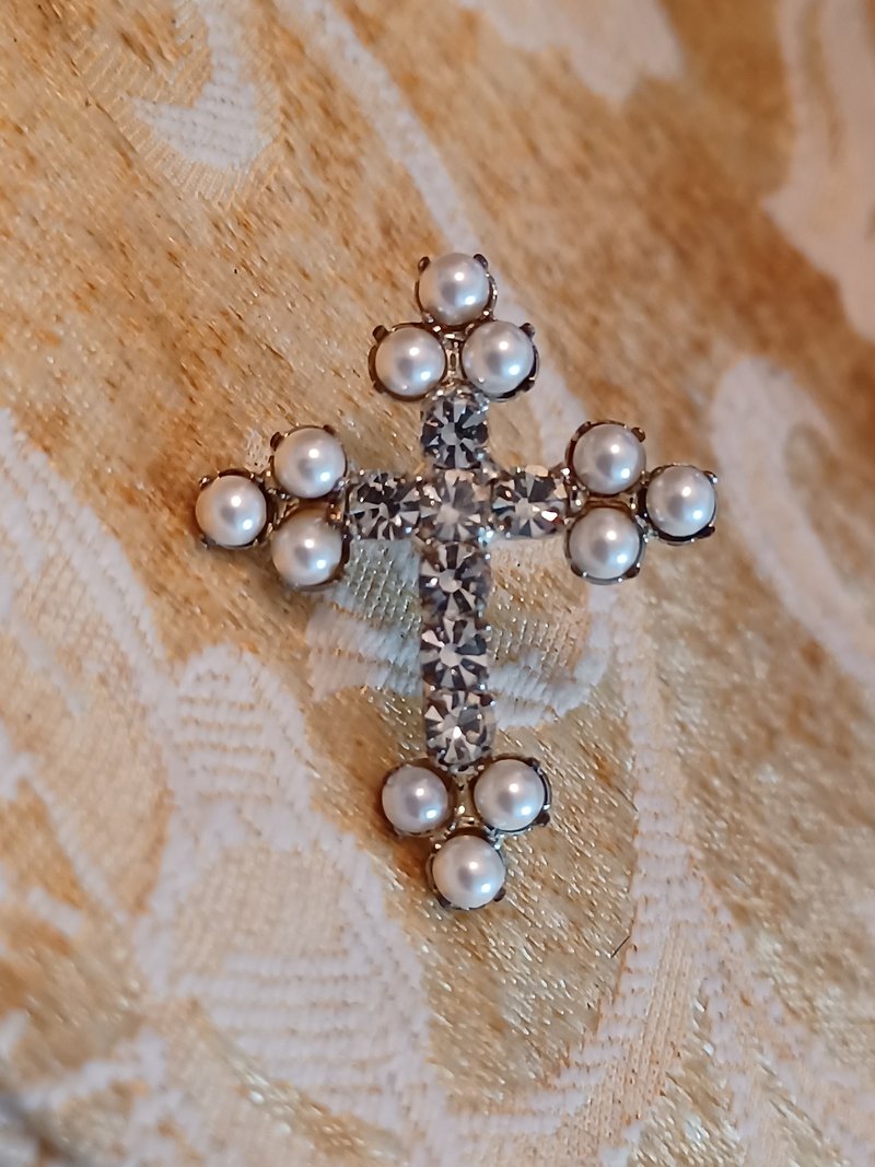 vintage jewelry elegant brooch pin baroque style small cross - Brooches - Other Metals 