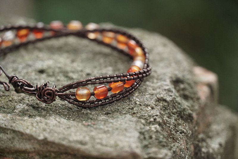 **Red Agate**Artistic Bronze Crystal Bracelet Fouji Tailai Metal Braided Handmade - สร้อยข้อมือ - หยก สีแดง