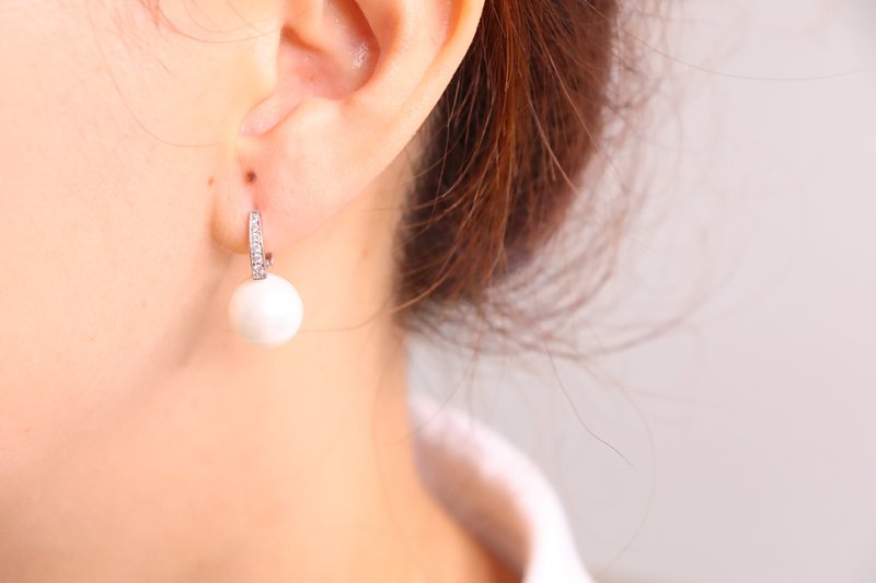 Glamorous 12mm Pearl Earrings with CZ Accents Timeless Elegance Classic Pearl - 耳環/耳夾/耳骨夾 - 珍珠 