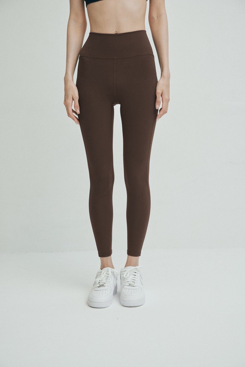 LUXLITE back pocket 3D honey hip cropped leggings - กางเกงวอร์มผู้หญิง - ไนลอน สีนำ้ตาล