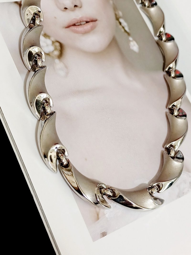 vintage jewelry  TRIFARI   銀色現代主義風格 頸鍊 項鍊 - 項鍊 - 其他金屬 