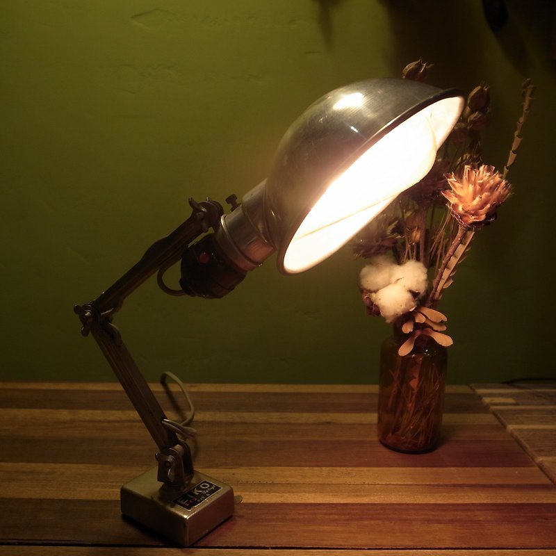 古い骨、日本の鉄製の古いテーブルランプ、ビンテージ - 照明・ランプ - その他の素材 シルバー