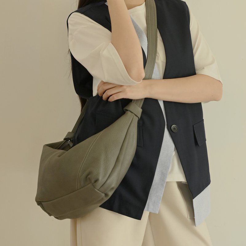 簡約拼接長背帶背包-咖啡色 - 側背包/斜背包 - 真皮 咖啡色