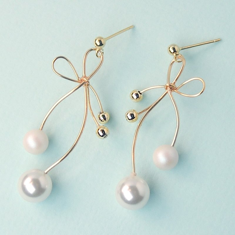 Bow pearl earrings/ Clip-On - ต่างหู - วัสดุอื่นๆ ขาว