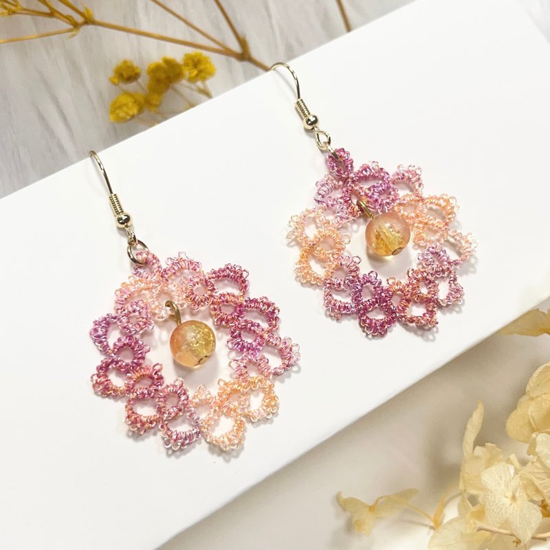 Xuelan Flower Rhyme Braided Earrings - ต่างหู - ไฟเบอร์อื่นๆ หลากหลายสี