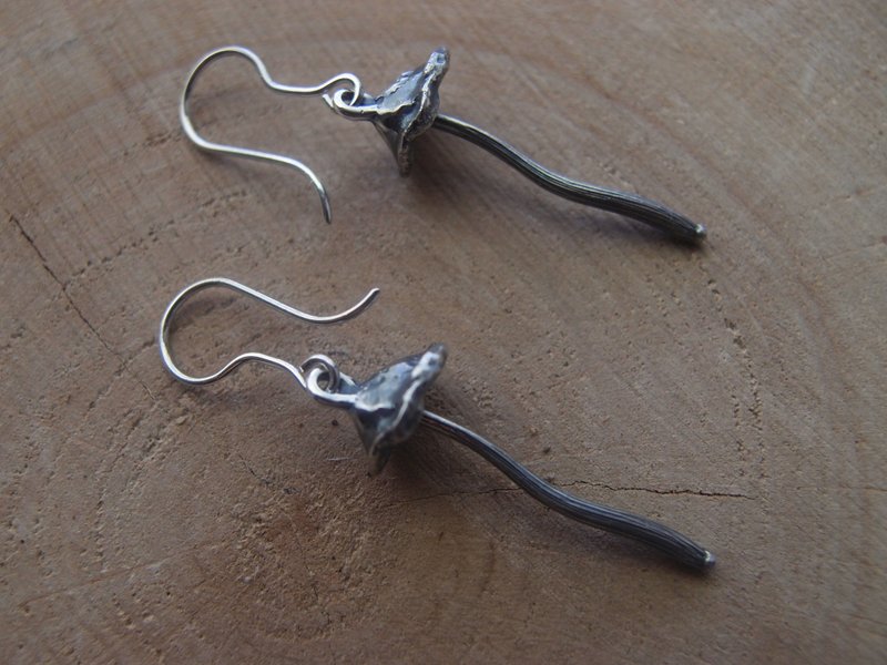 Toadstools Fungi fly agaric magic mushrooms sterling silver dangling  Earrings - 耳環/耳夾/耳骨夾 - 純銀 銀色