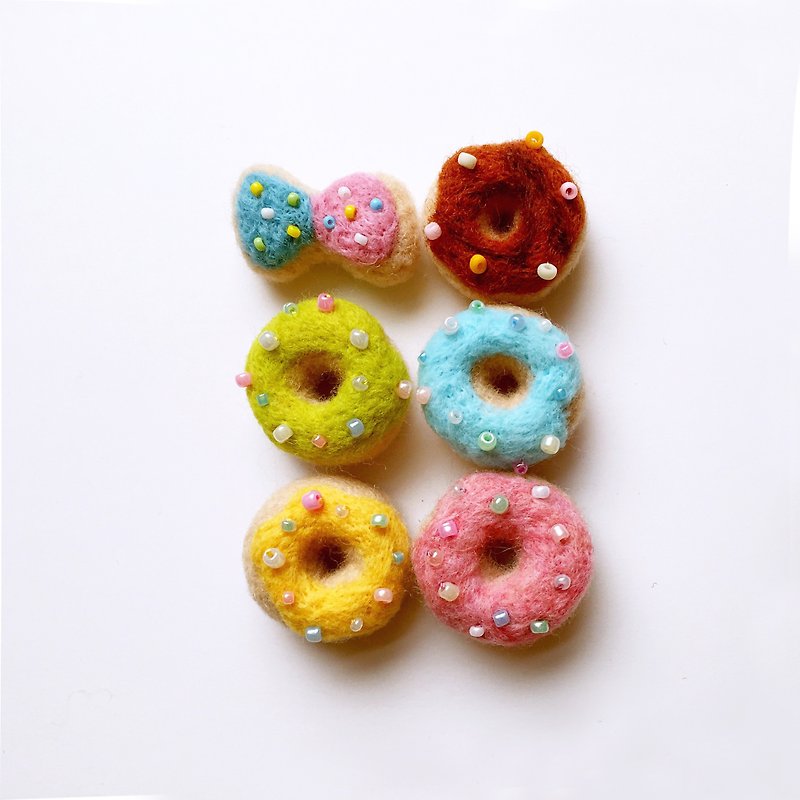 Donut your heart wool felt pin - Brooches - Wool Multicolor