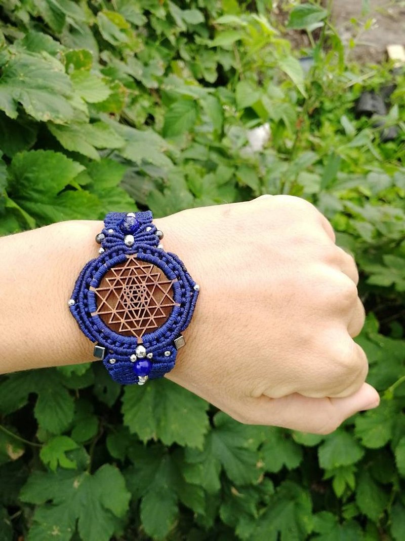 Sri Yantra Watch bracelet macrame Blue - Bracelets - Wood Blue