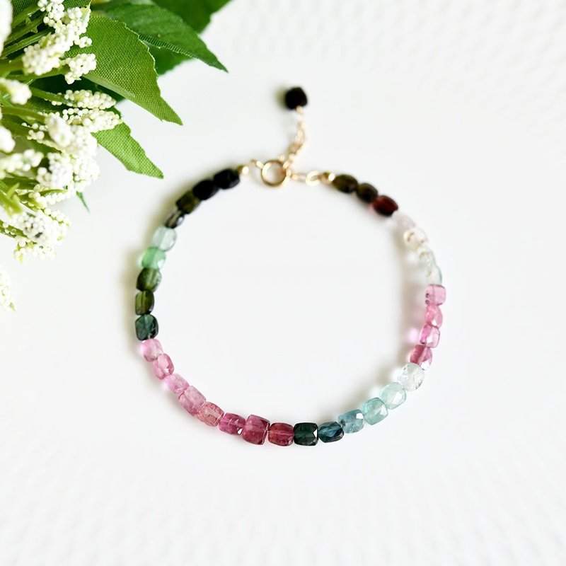 Multicolor cube tourmaline bracelet that brings health with negative ion power October birthstone - สร้อยข้อมือ - เครื่องเพชรพลอย หลากหลายสี