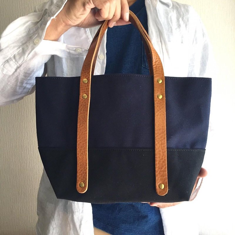6号帆布と極厚オイルヌメのトートバッグ S-size【ネイビー×ブラック】 - 手袋/手提袋 - 真皮 藍色