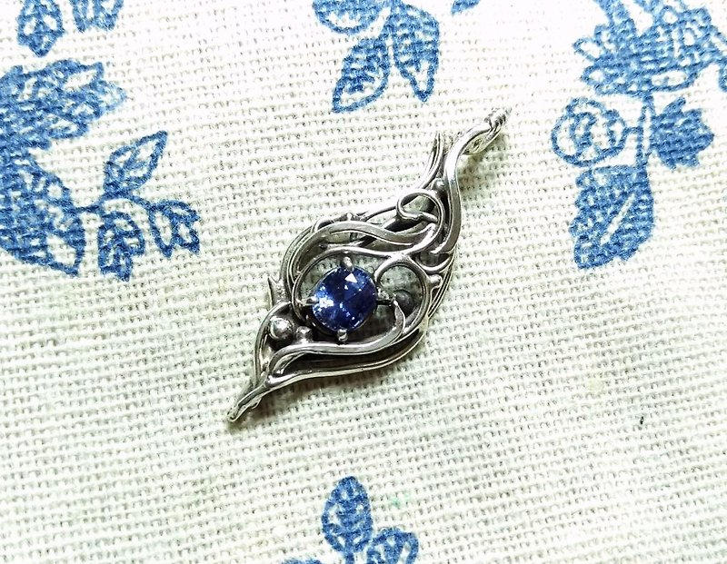 [Gem series] blue flame Ceylon sapphire design fall - Necklaces - Gemstone Blue