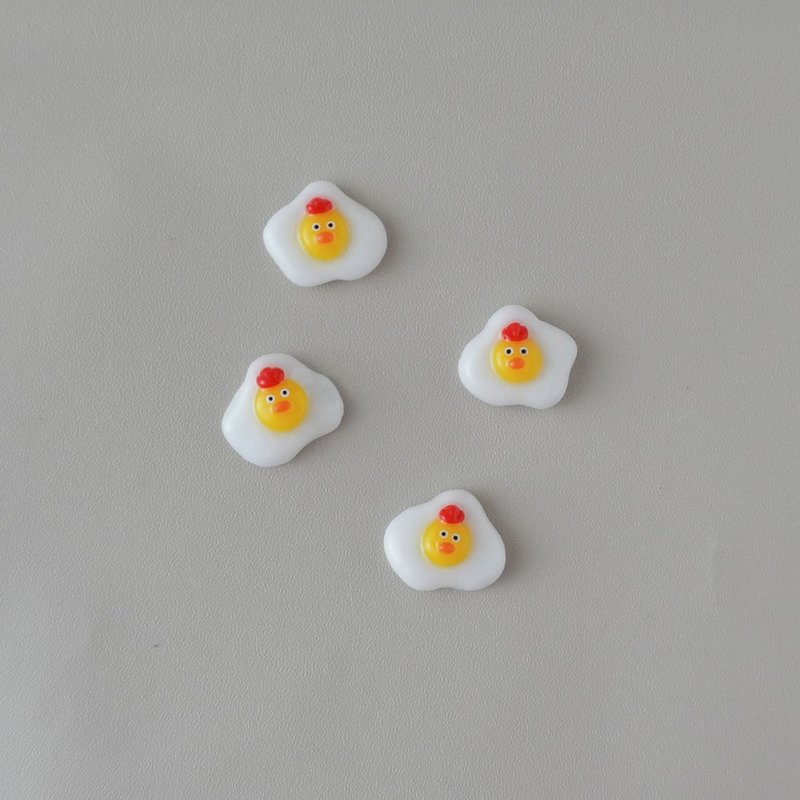 荷包蛋小雞耳環 - 耳環/耳夾/耳骨夾 - 樹脂 白色