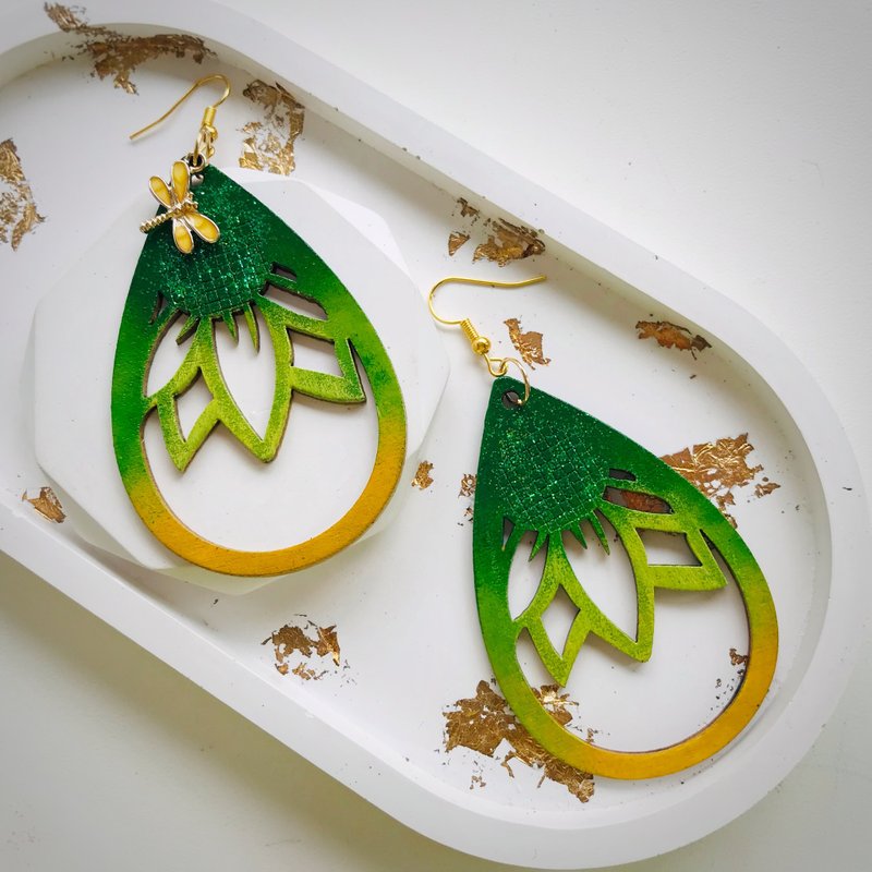 Earrings, Green and Yellow Drawn, Wood, Dragonfly, Big Dangle Earring - 耳環/耳夾/耳骨夾 - 木頭 綠色