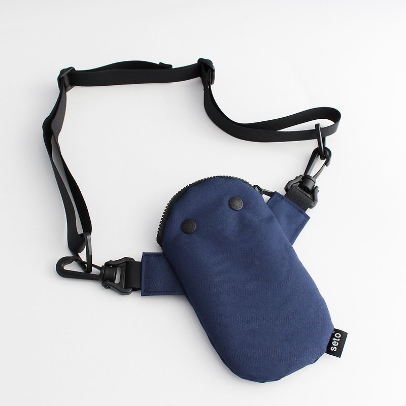 The creature iPhone case　Small bag　Mame-sagari　Navy - Messenger Bags & Sling Bags - Polyester Blue