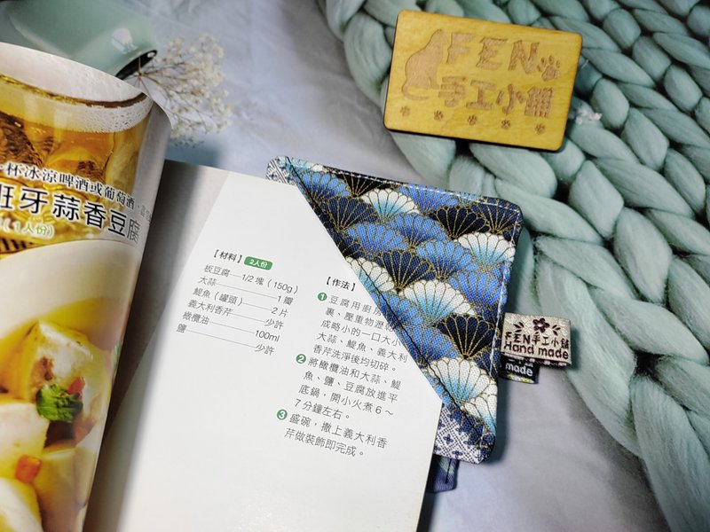 小物系列-薄款三角布書籤系列-和風魚鱗布書籤-手作布製書籤-書籤 - 書籤 - 棉．麻 