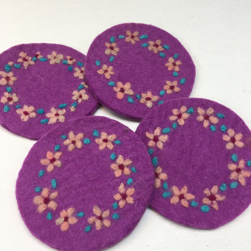 Floral Wreath - A set of 4 Needle Felted Coasters - ที่รองแก้ว - ขนแกะ 